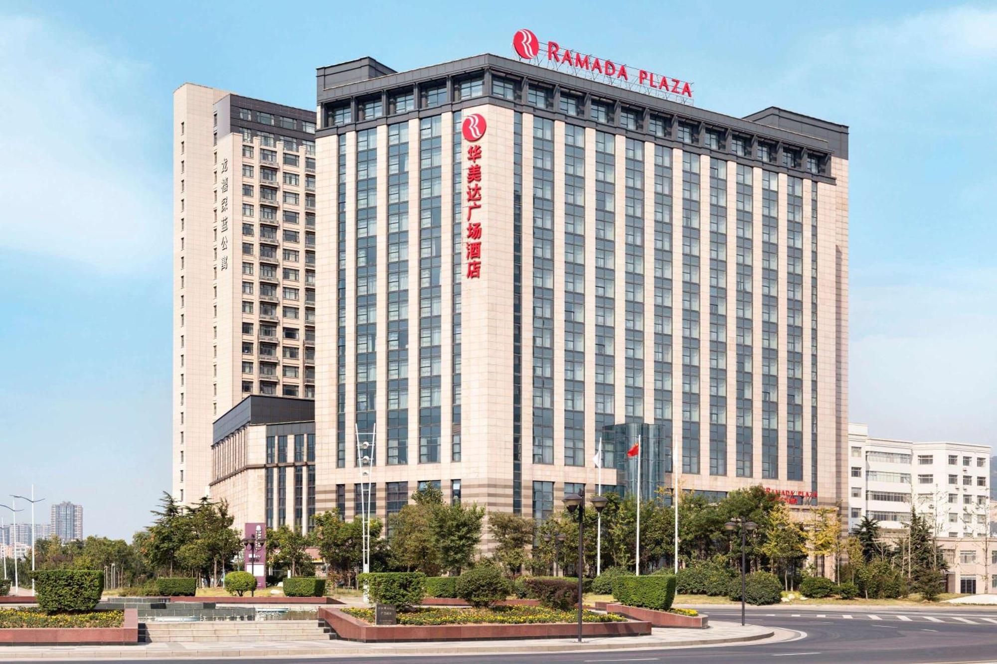 Отель Ramada Plaza Ляньюньган Экстерьер фото