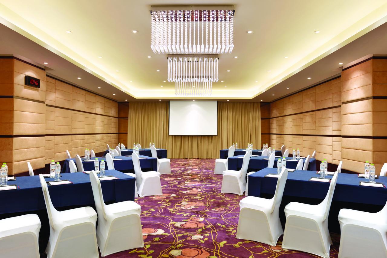 Отель Ramada Plaza Ляньюньган Экстерьер фото